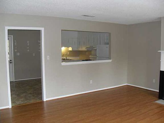 3rd image of 374 Creeks Bend Dr