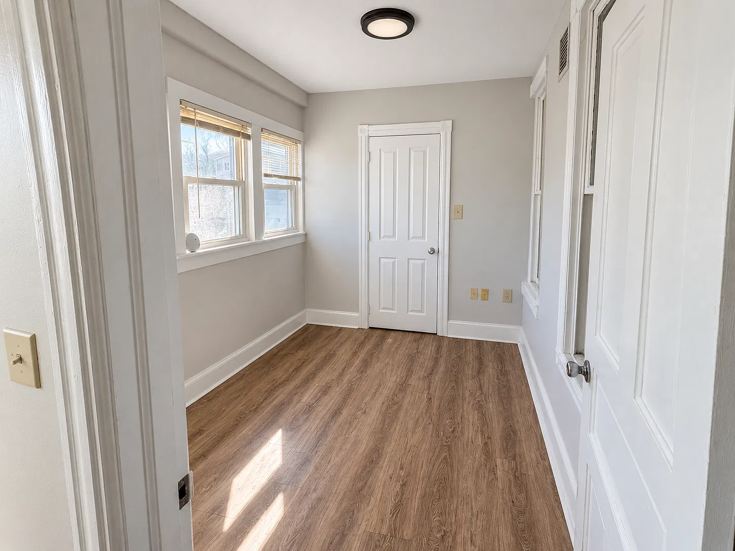 2 bed, 1.0 bath, 1100 sqft, $1,250 — Photo 2