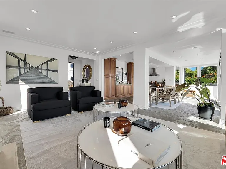 1300 Summitridge Dr — Photo 4