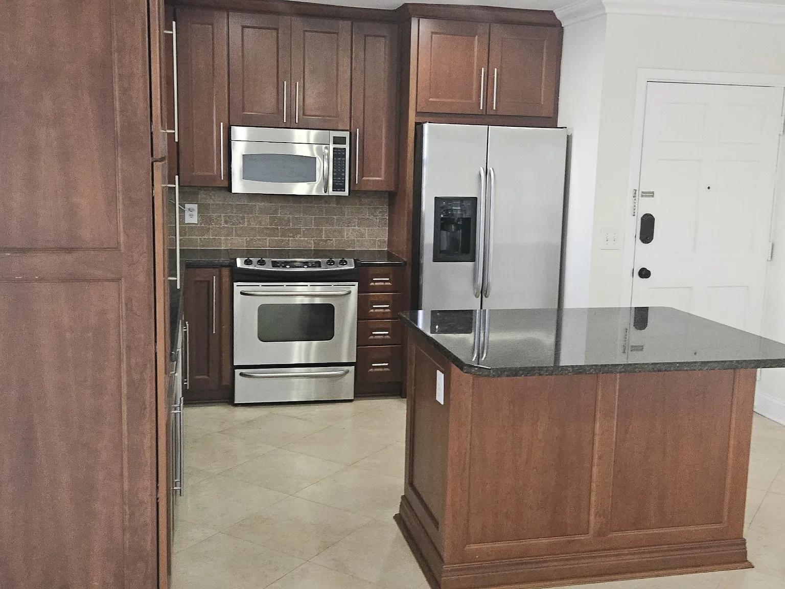 2 bed, 1200 sqft, $2,400 — Photo 4