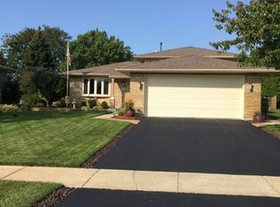 6 Country Ct, Lemont, IL 60439