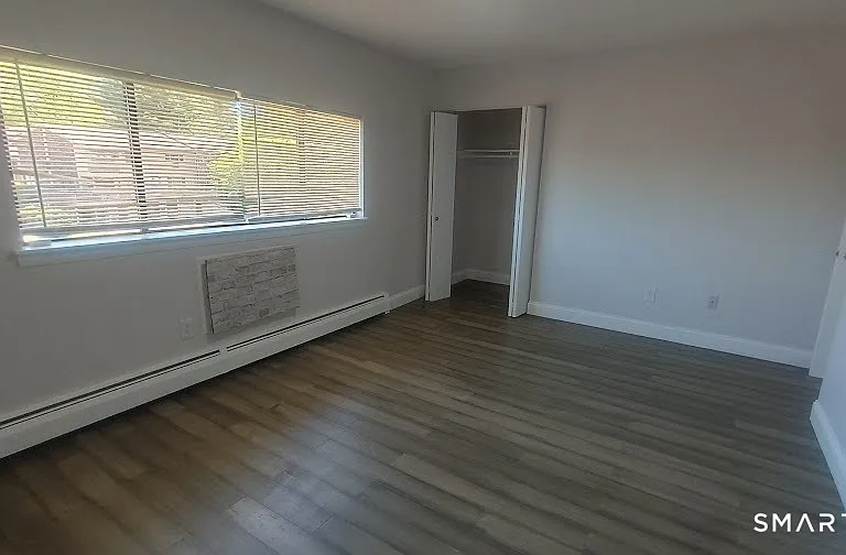 244 Oakville Ave #F — Photo 9