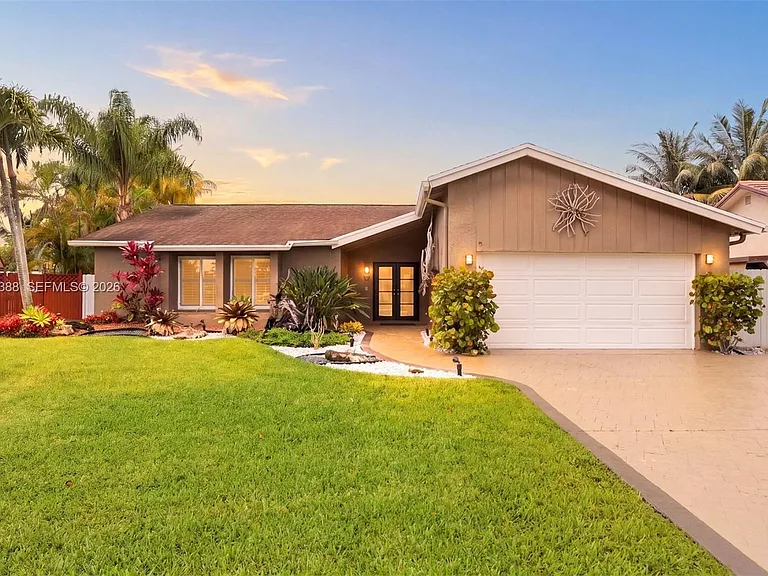 10227 SW 49th Ct — Photo 3