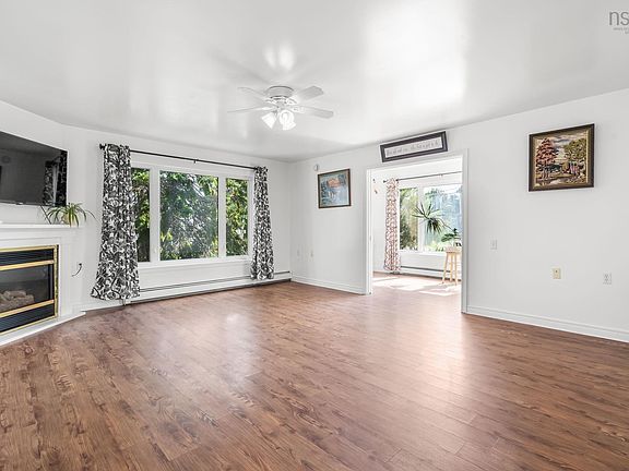 3rd image of 122 Victoria St