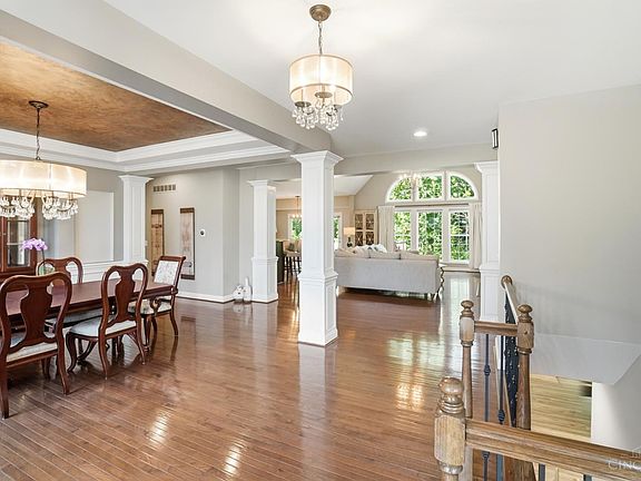 5th image of 136 Colonial Dr