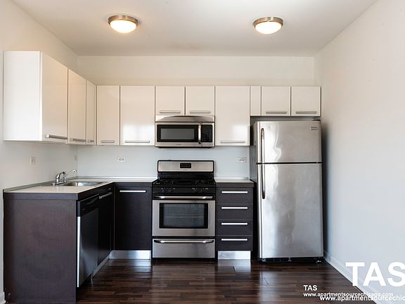 2nd image of 1544 W Glenlake Ave APT 5D