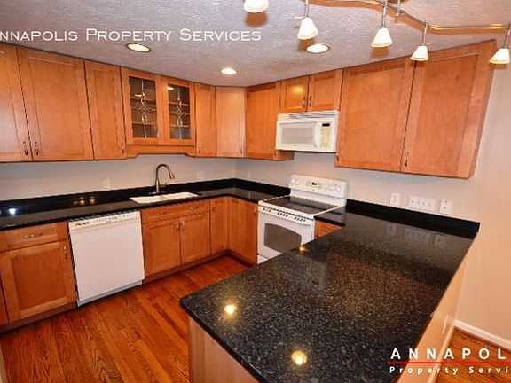 4th image of 1475 Amberwood Dr N