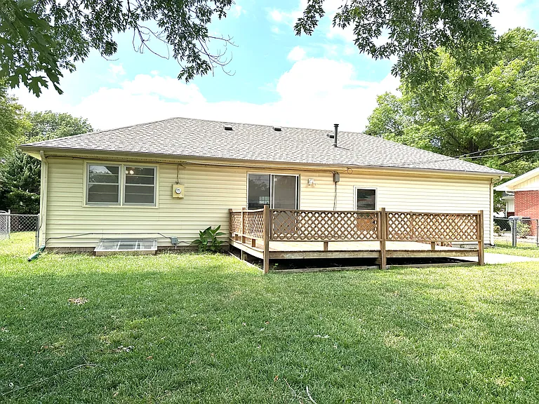 832 N Waddington Ave — Photo 17