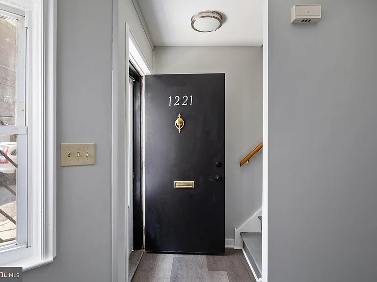 1221 Kater St — Photo 2