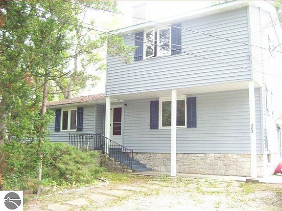 2nd image of 903 S Crescent Ave
