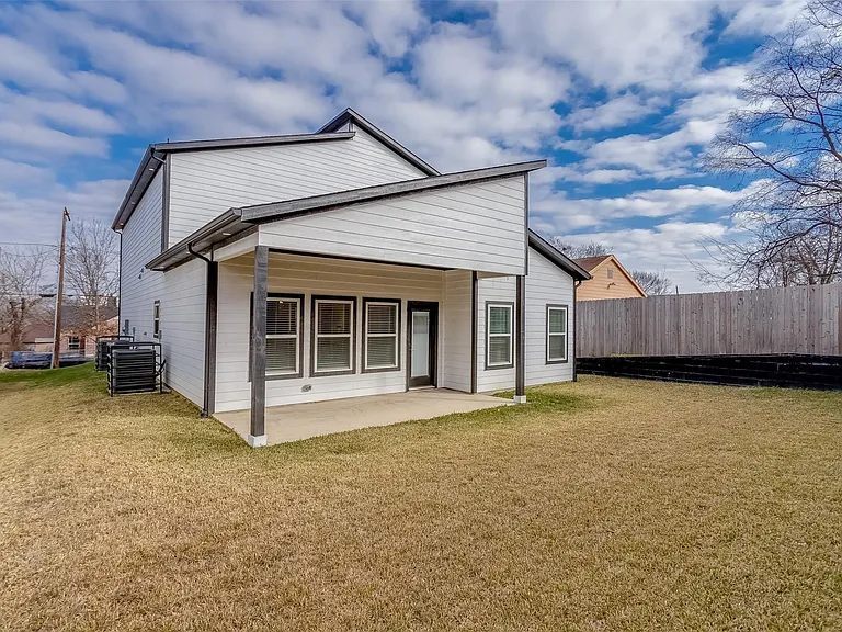 407 Dubois Ave — Photo 22