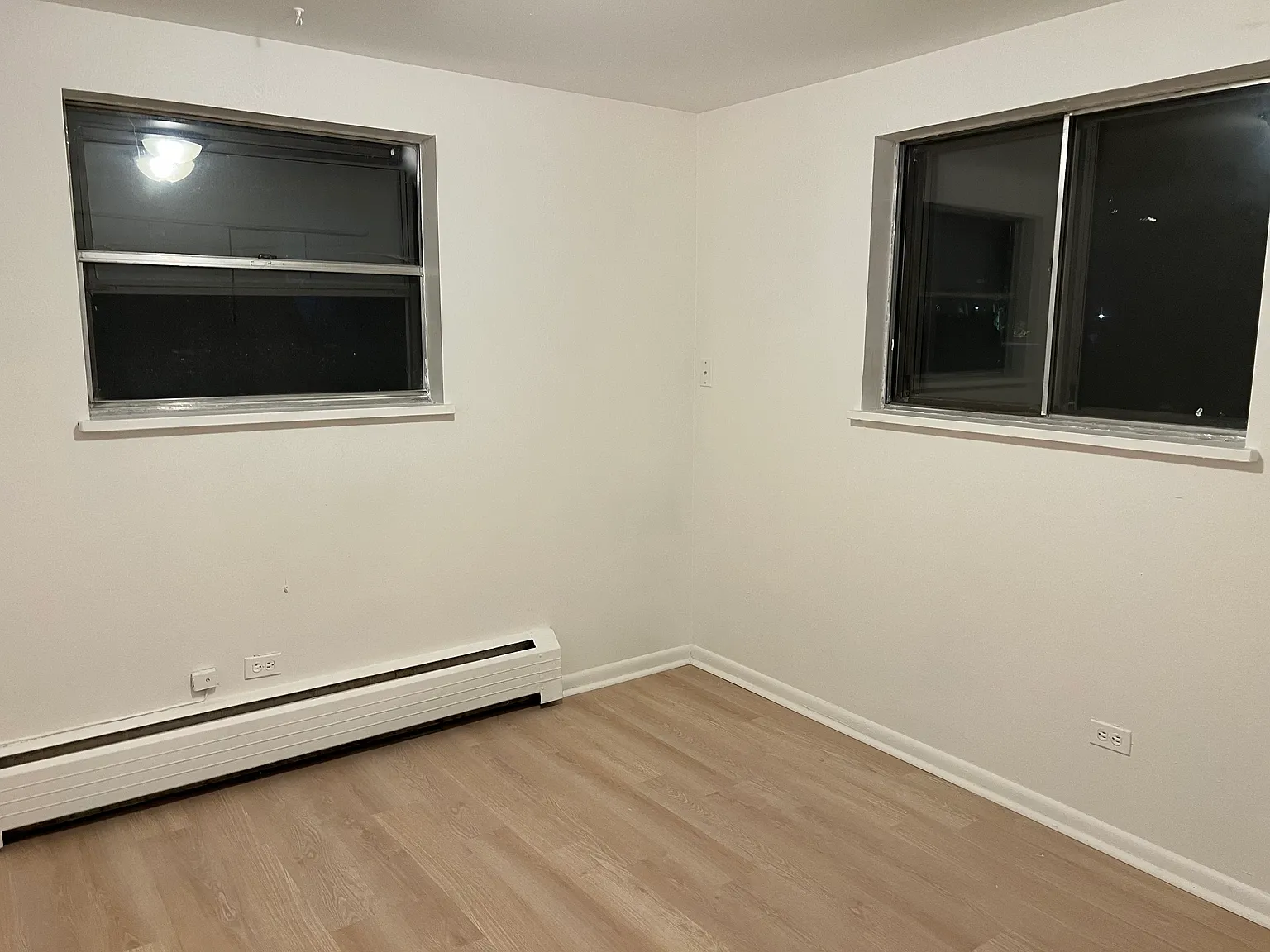 2386 S Linden Ct — Photo 2