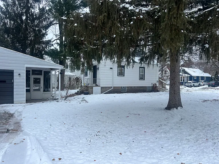 1916 Marion Ave — Photo 7