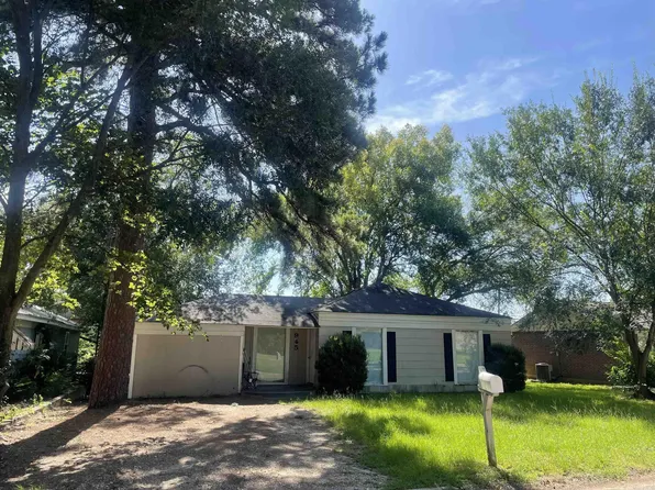 945 Guam St, Wake Village, TX 75501