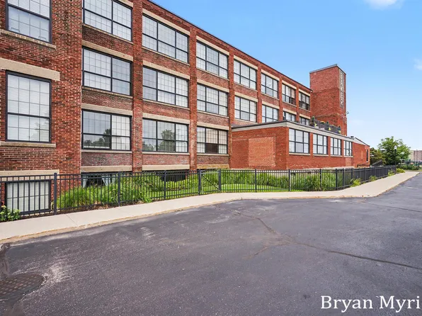 533 Columbia Ave APT 9, Holland, MI 49423