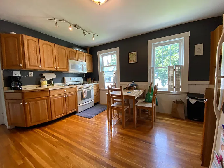 105 Montgomery St #1 — Photo 5
