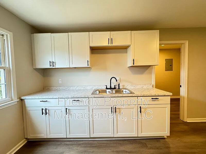 3 bed, 1.5 bath, 1284 sqft, $1,450 — Photo 3