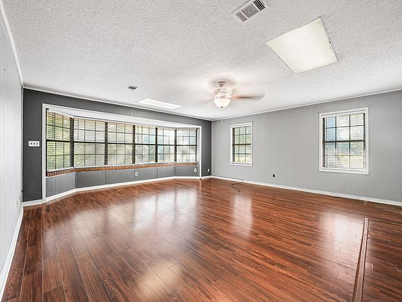 4th image of 192 W Pratts Rd