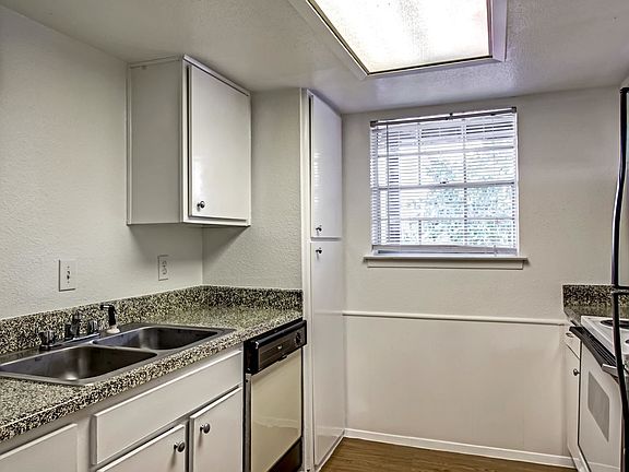 3rd image of 600 Nottingham Oaks Trl #145