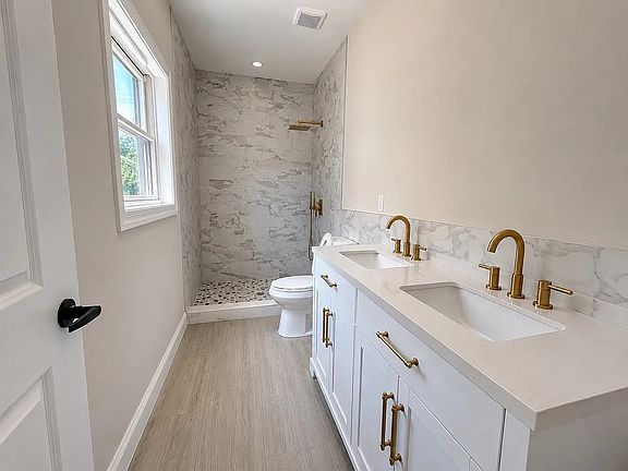 5th image of 228 Sinclair Ave #2