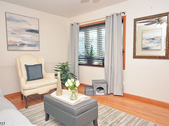 3rd image of 2463 Dorchester Rd