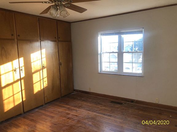 3rd image of 203 4th St E