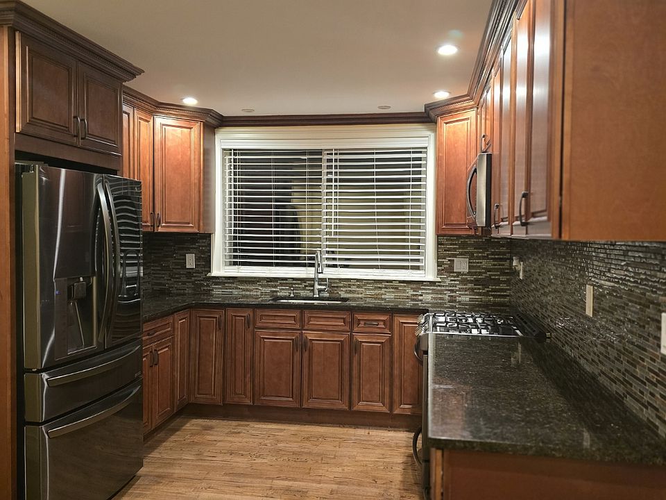 1st image of 957 E 82nd St Floor 2
