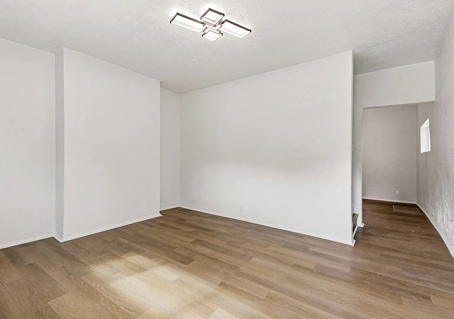 6213 - 6215 Huntress Street — Photo 1