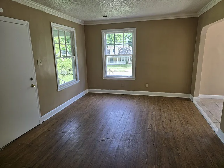 3703 Fairoaks Ave — Photo 3