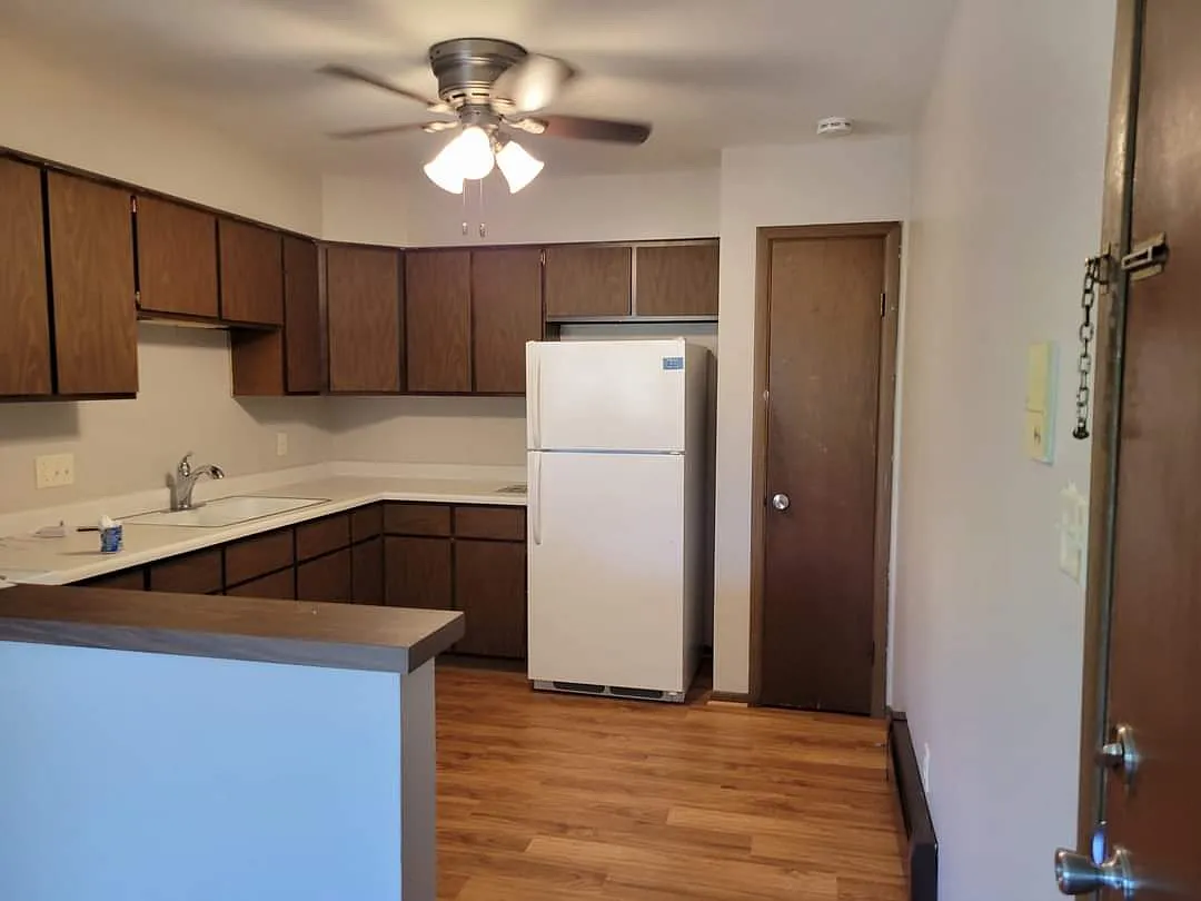2 bed, 700 sqft, $1,095 — Photo 2