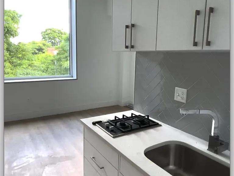 1127 Harrison Ave #209 — Photo 2