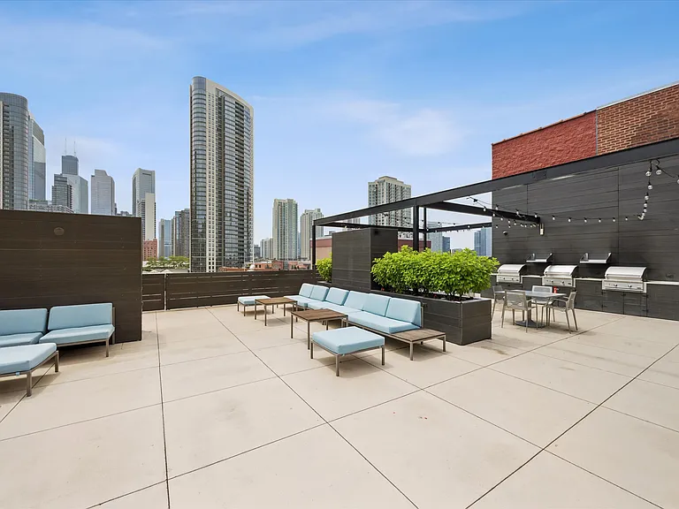 411 W Ontario St #210 — Photo 13