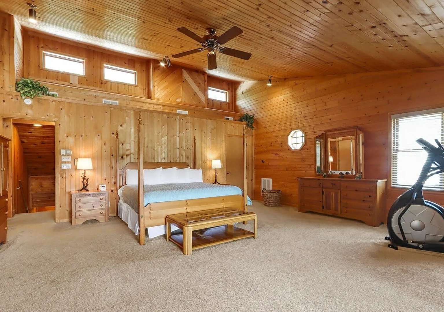 Lake Delavan Furnished Waterfront Home Available for Monthly & Mid-Term Rentals — Photo 4