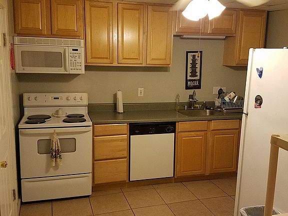 2nd image of 139 Wall St #139