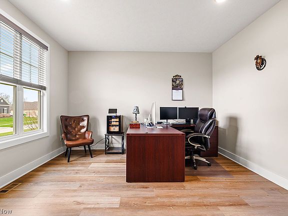 5th image of 2847 Galway Dr