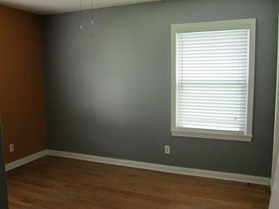 3rd image of 417 Yorkshire Ave