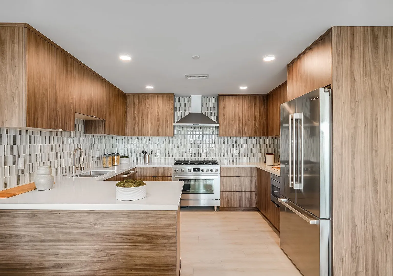 Shenandoah Plaza LLC — Photo 4