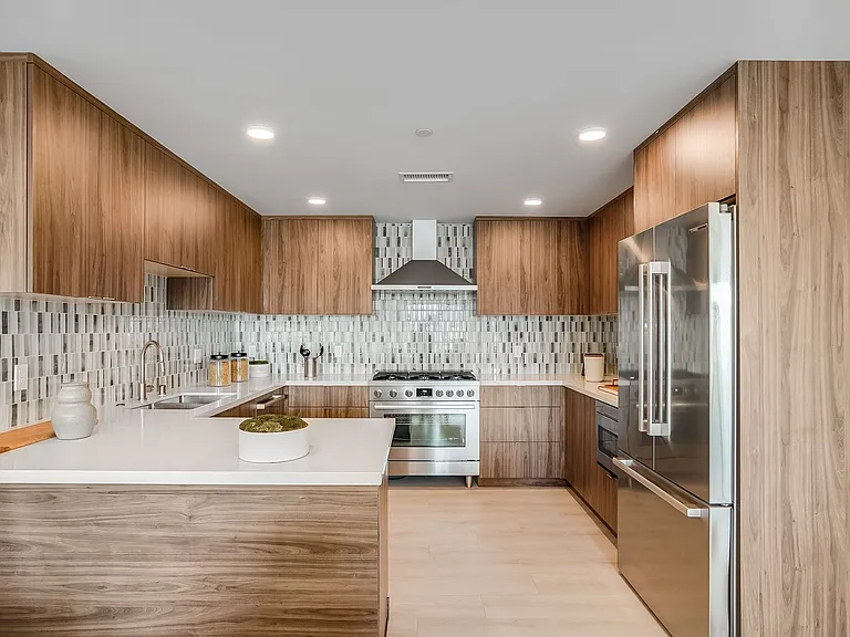 1021 S Shenandoah St — Photo 4
