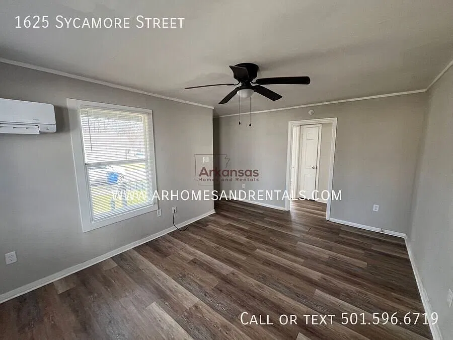 1/2 Off First Month's Rent Special ~ 1625 Sycamore Street | 2 Bedrooms | 1 Bathroom — Photo 2