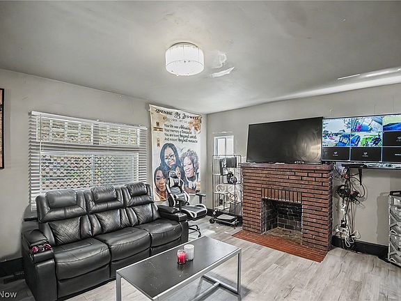 5th image of 32 E Avondale Ave