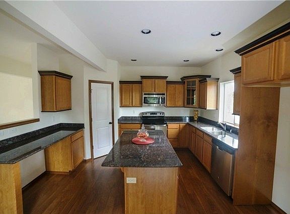 2nd image of 1256 Ash Ave Unit 101