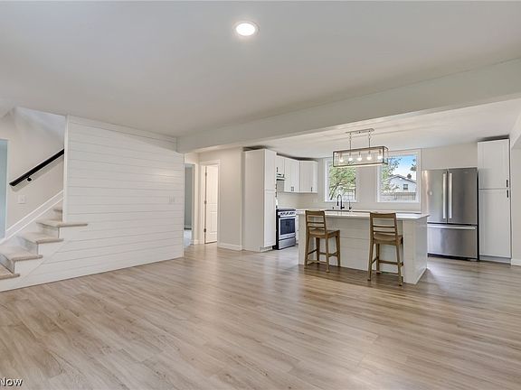 4th image of 57 Skyview Dr