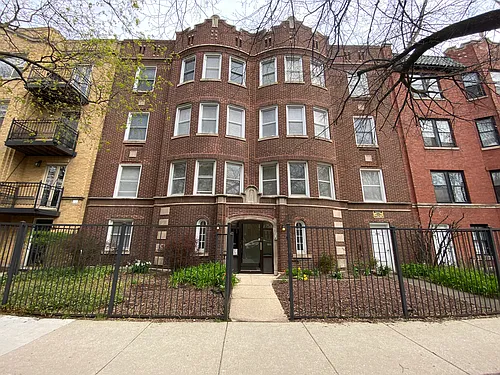 1218 W Roscoe St #1 Photo 1