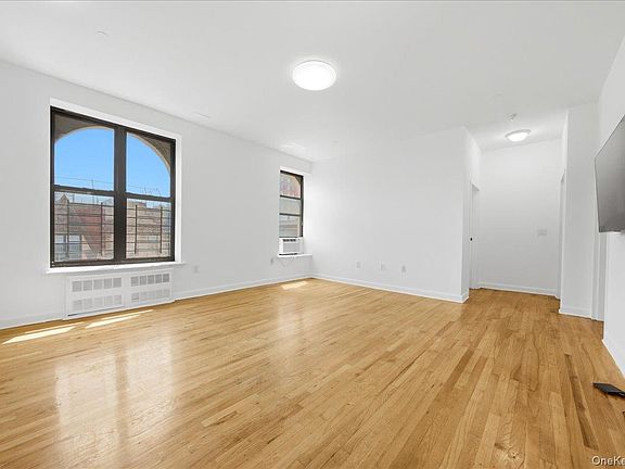 5th image of 51 W 106th Street #5D