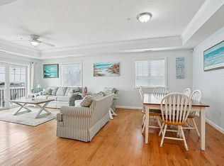 7 F St UNIT 4, Hampton, NH 03842