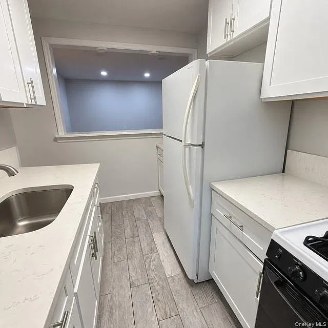 2 bed, 1.0 bath, 700 sqft, $2,500 — Photo 3