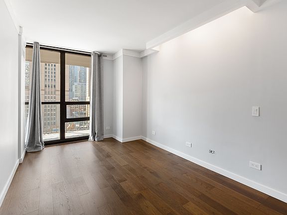 3rd image of 16 E Ontario St #904