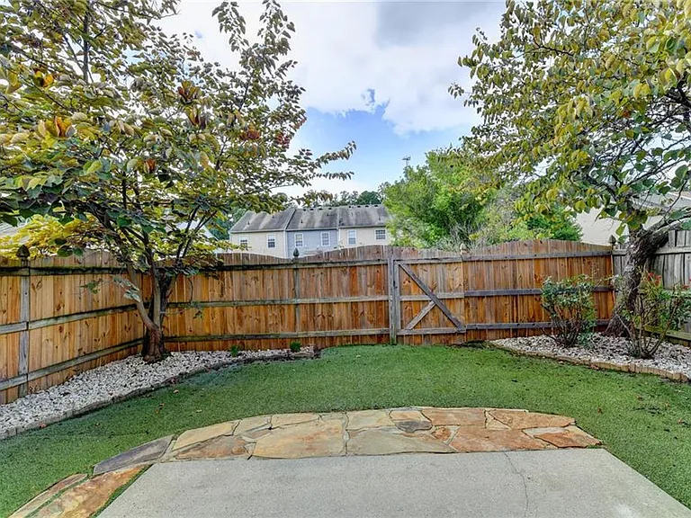 3067 Kentmere Dr — Photo 46