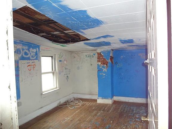 5th image of 25 N Church St