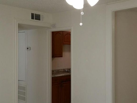 4th image of 1905 Burke Dr